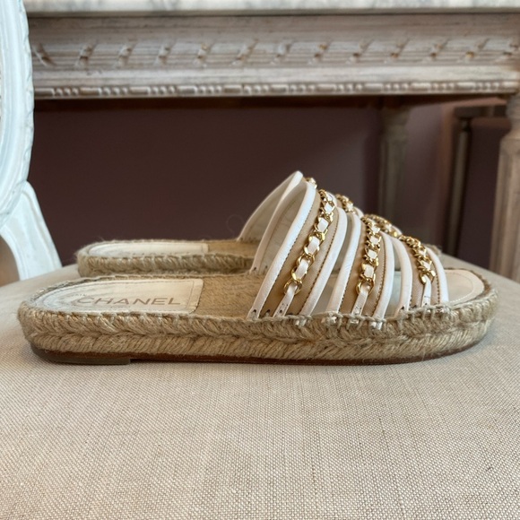 Chanel Sandal Espadrilles slide beige and white with chain detail size 38 - Picture 3 of 17